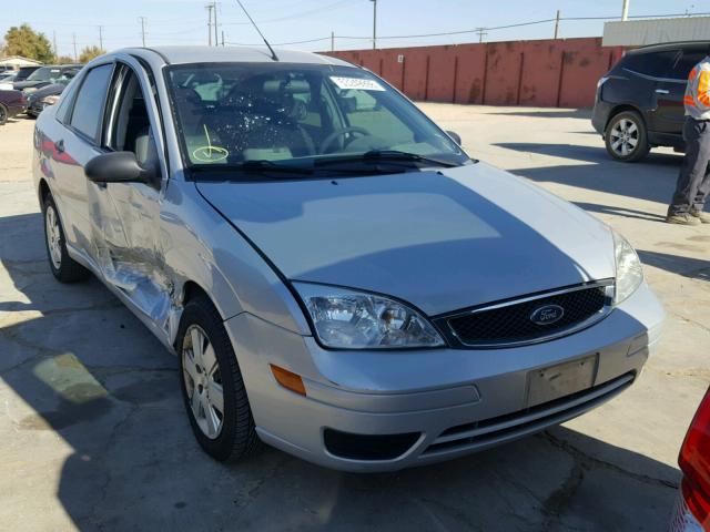 1FAHP34NX7W328500 - 2007 FORD FOCUS ZX4 SILVER photo 1