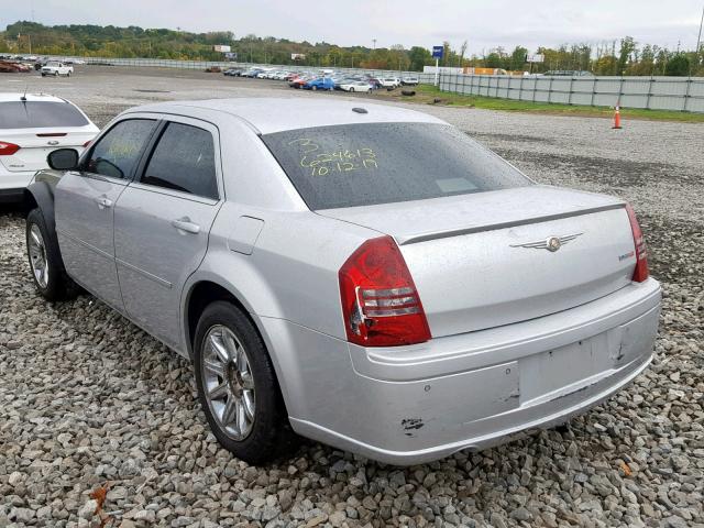 2C3LA73W07H629058 - 2007 CHRYSLER 300C SRT-8 SILVER photo 3