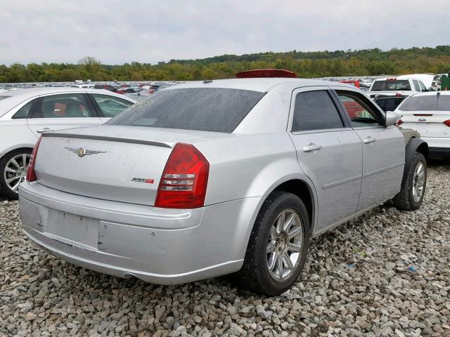 2C3LA73W07H629058 - 2007 CHRYSLER 300C SRT-8 SILVER photo 4