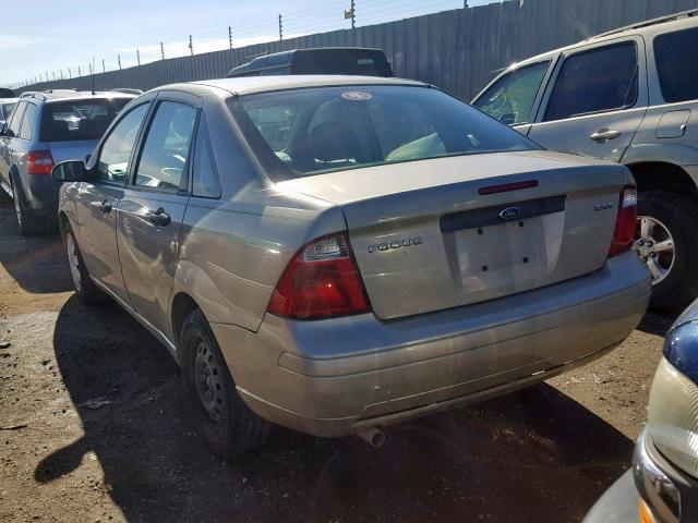 1FAFP34N66W223443 - 2006 FORD FOCUS ZX4 GOLD photo 3