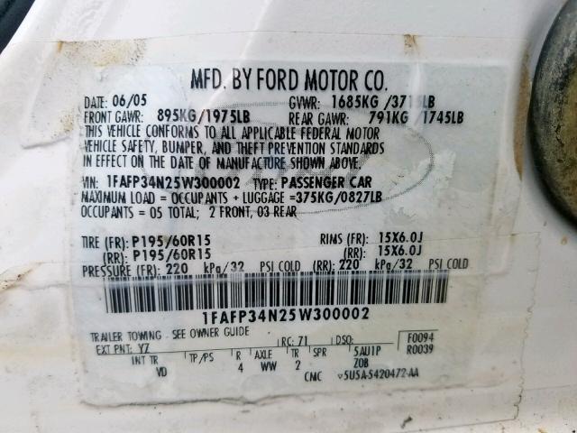 1FAFP34N25W300002 - 2005 FORD FOCUS ZX4 WHITE photo 10