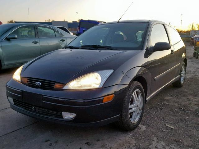 3FAFP3139YR131834 - 2000 FORD FOCUS ZX3 BLACK photo 2