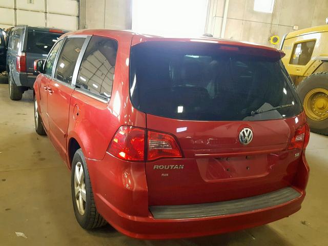 2V4RW3D11AR242271 - 2010 VOLKSWAGEN ROUTAN SE RED photo 3