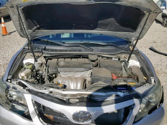 4T1BF3EK7BU210766 - 2011 TOYOTA CAMRY BASE SILVER photo 7