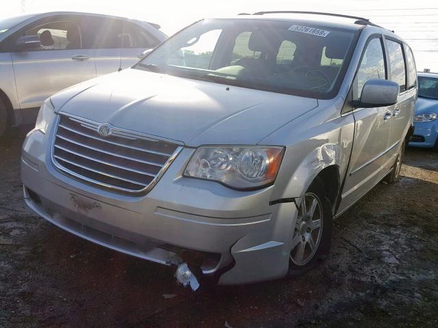 2A4RR5D14AR315429 - 2010 CHRYSLER TOWN & COU SILVER photo 2