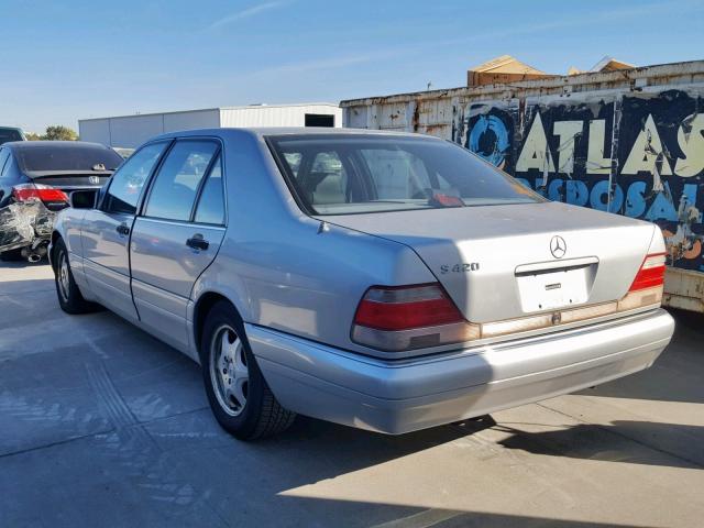 WDBGA43G7WA402143 - 1998 MERCEDES-BENZ S 420 SILVER photo 3