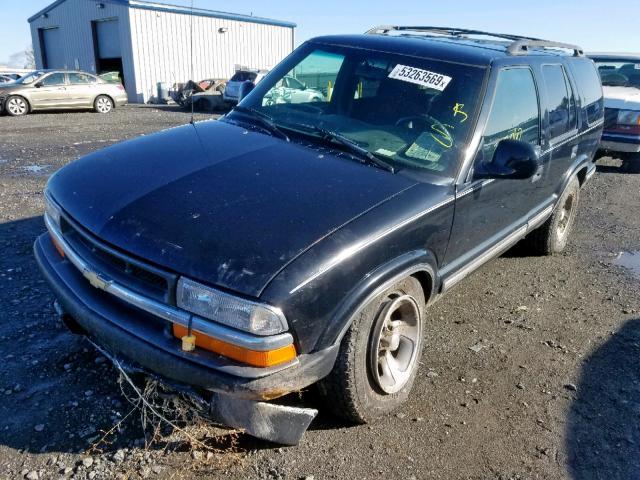 1GNDT13W7W2258860 - 1998 CHEVROLET BLAZER BLACK photo 2