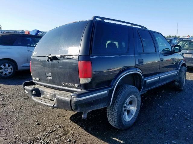 1GNDT13W7W2258860 - 1998 CHEVROLET BLAZER BLACK photo 4