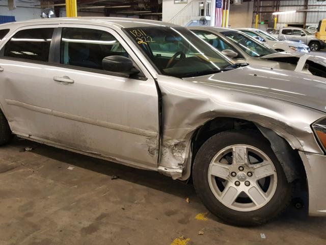 2D4FV48V05H679941 - 2005 DODGE MAGNUM SXT GRAY photo 9