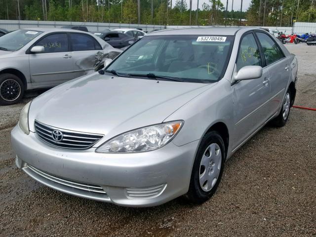 4T1BE32K65U995955 - 2005 TOYOTA CAMRY LE SILVER photo 2