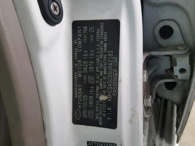 KMHCG45C05U642183 - 2005 HYUNDAI ACCENT GL WHITE photo 10