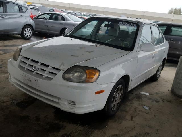 KMHCG45C05U642183 - 2005 HYUNDAI ACCENT GL WHITE photo 2