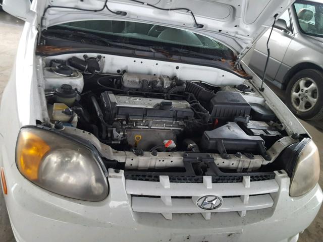 KMHCG45C05U642183 - 2005 HYUNDAI ACCENT GL WHITE photo 7