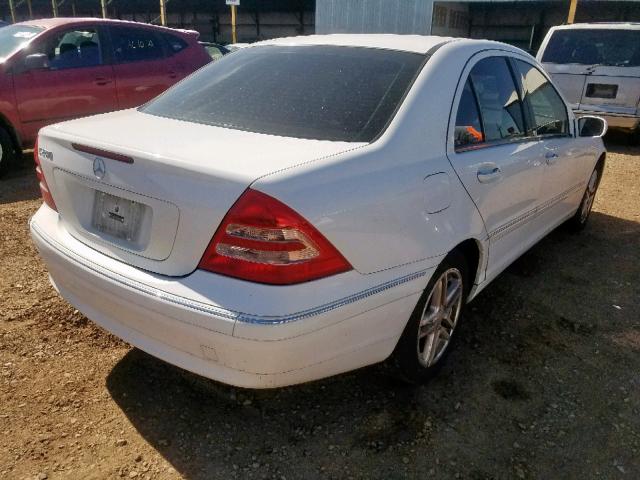 WDBRF61J24E015638 - 2004 MERCEDES-BENZ C 240 WHITE photo 4