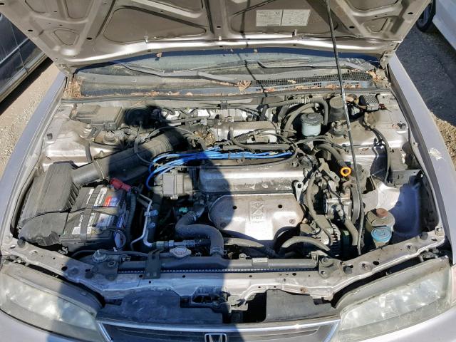 1HGCD5635TA283754 - 1996 HONDA ACCORD LX SILVER photo 7