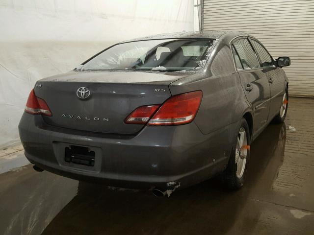 4T1BK36BX6U155939 - 2006 TOYOTA AVALON XL CHARCOAL photo 4