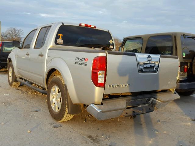 1N6AD07U35C431484 - 2005 NISSAN FRONTIER C SILVER photo 3