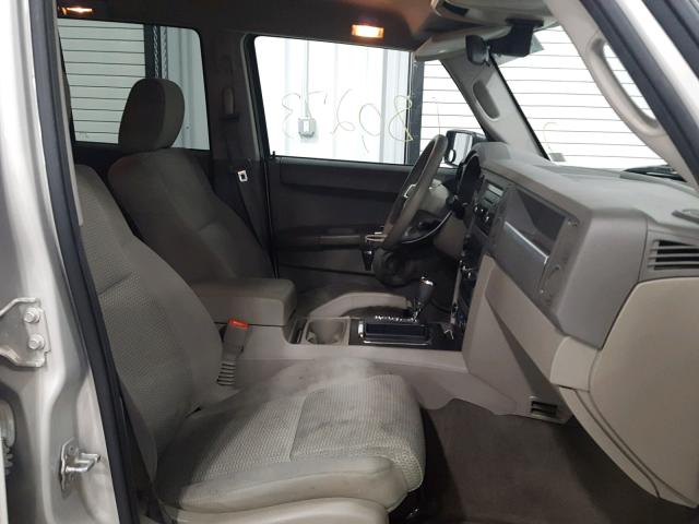 1J8HG48K08C229762 - 2008 JEEP COMMANDER SILVER photo 5