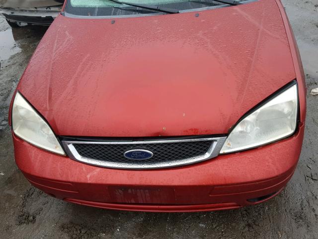 1FAFP34N15W113737 - 2005 FORD FOCUS ZX4 RED photo 7