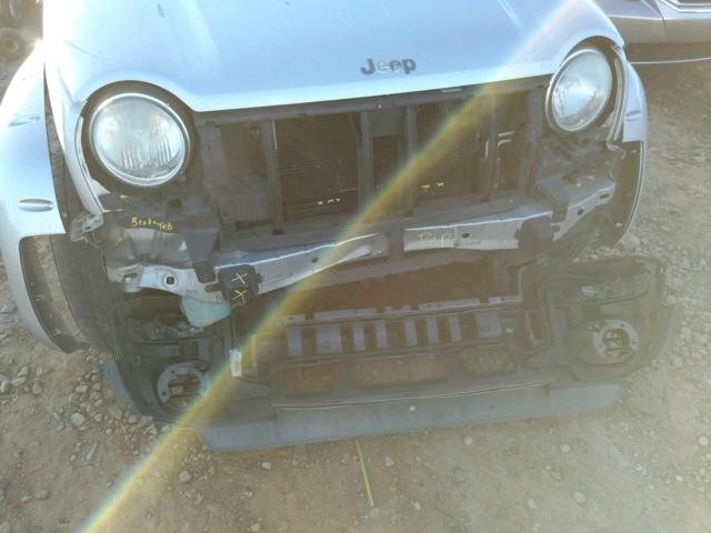 1J4GK38K53W637607 - 2003 JEEP LIBERTY RE SILVER photo 9