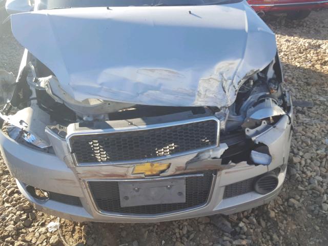 KL1TD66E09B670048 - 2009 CHEVROLET AVEO LS SILVER photo 9