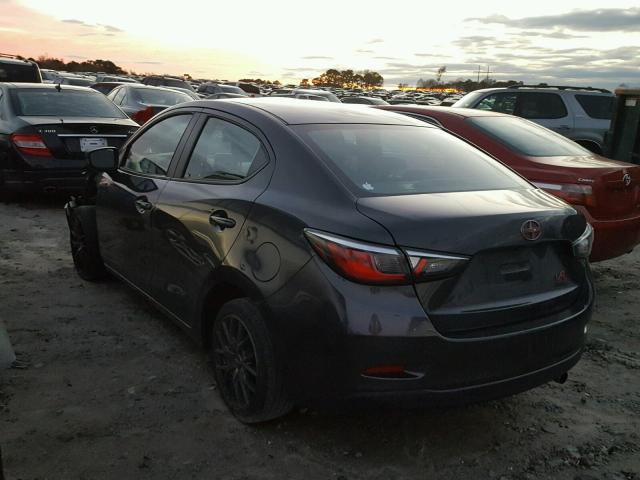 3MYDLBZV8GY139068 - 2016 TOYOTA SCION IA GRAY photo 3