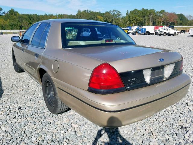 2FAFP71W3YX131220 - 2000 FORD CROWN VICT BEIGE photo 3