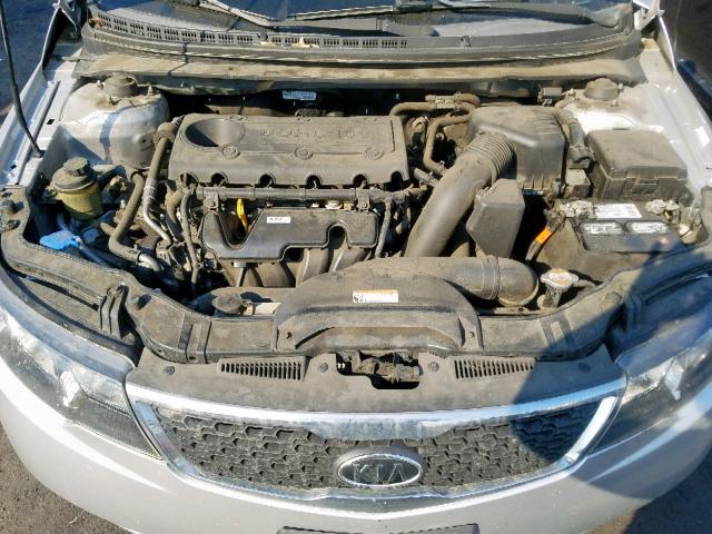 KNAFU5A22B5333220 - 2011 KIA FORTE EX SILVER photo 7