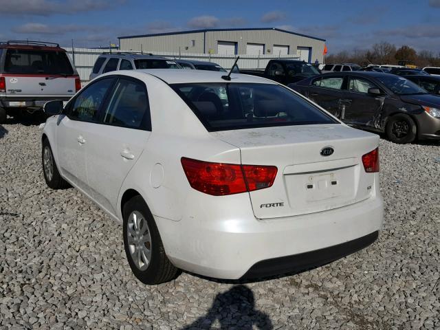 KNAFU4A26D5690493 - 2013 KIA FORTE EX WHITE photo 3