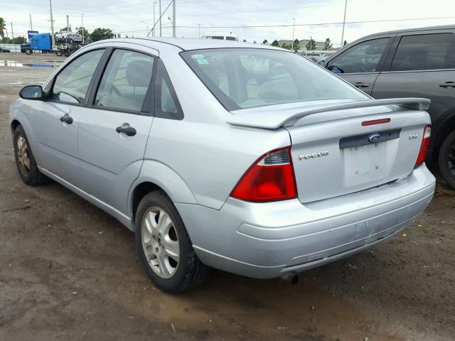 1FAFP34N95W120581 - 2005 FORD FOCUS ZX4 SILVER photo 3