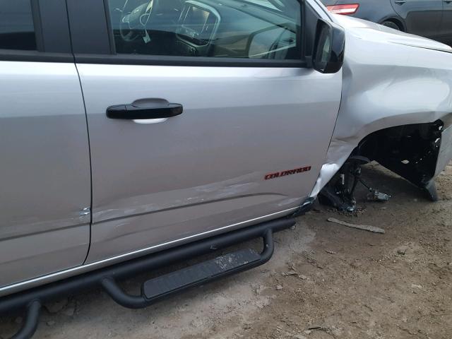 1GCGSCEN4J1286316 - 2018 CHEVROLET COLORADO L SILVER photo 9