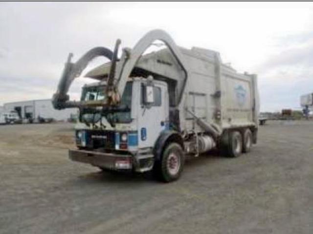 1M2K189C94M023658 - 2004 MACK 600 MR600 WHITE photo 1