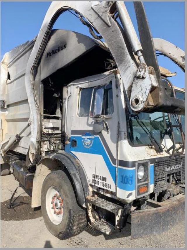 1M2K189C94M023658 - 2004 MACK 600 MR600 WHITE photo 7