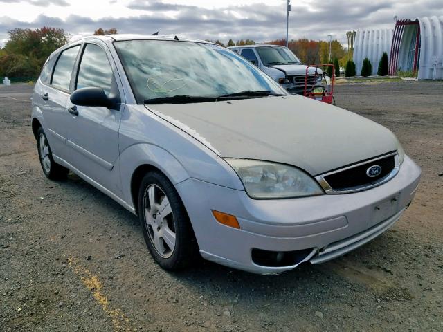 3FAFP37N65R102537 - 2005 FORD FOCUS ZX5 SILVER photo 1