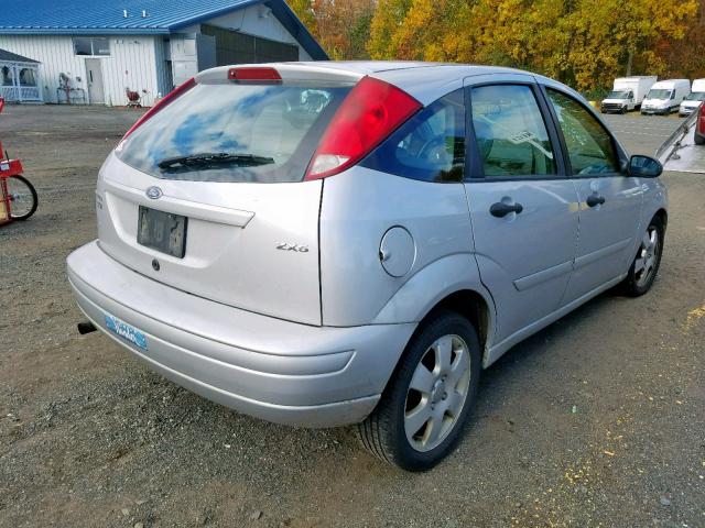 3FAFP37N65R102537 - 2005 FORD FOCUS ZX5 SILVER photo 4