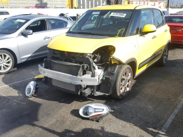 ZFBCFADH6EZ004724 - 2014 FIAT 500L TREKK YELLOW photo 2