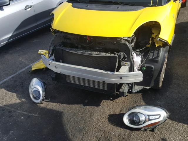 ZFBCFADH6EZ004724 - 2014 FIAT 500L TREKK YELLOW photo 9