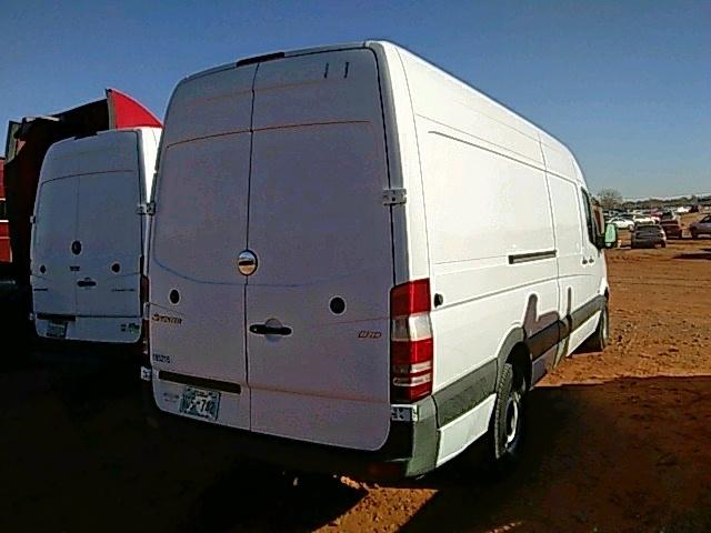 WDYPE845085231441 - 2008 FREIGHTLINER SPRINTER 2 WHITE photo 4