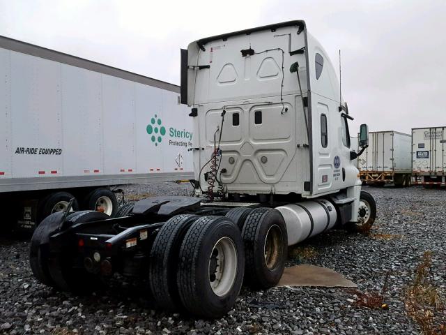 1FUJGLBG8DLBZ7401 - 2013 FREIGHTLINER CASCADIA 1 WHITE photo 4