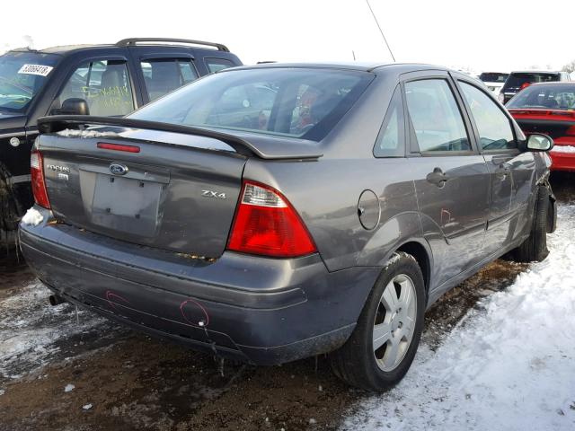 1FAFP34N45W232625 - 2005 FORD FOCUS ZX4 GRAY photo 4