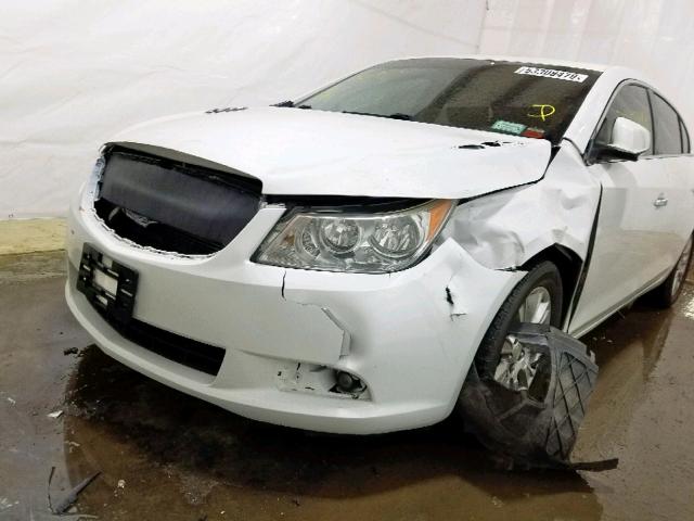 1G4GC5ER9CF298880 - 2012 BUICK LACROSSE WHITE photo 9