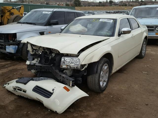 2C3KA43R97H808218 - 2007 CHRYSLER 300 CREAM photo 2