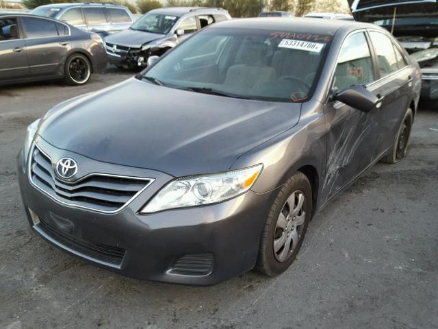4T4BF3EK7AR050862 - 2010 TOYOTA CAMRY BASE 灰色 照片 2