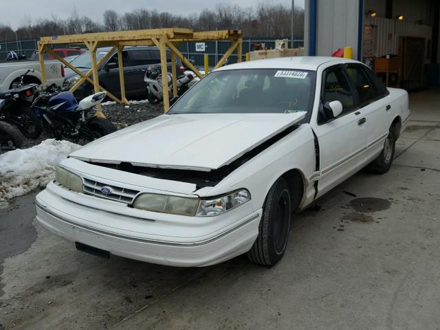 2FALP74W2TX125254 - 1996 FORD CROWN VICT WHITE photo 2