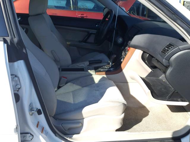 4S4BP61C267328922 - 2006 SUBARU LEGACY OUT WHITE photo 5