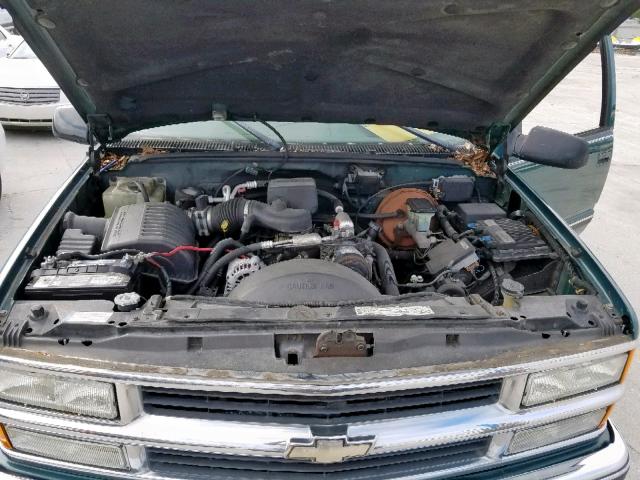 1GNEC16R0WJ308854 - 1998 CHEVROLET SUBURBAN C GREEN photo 7