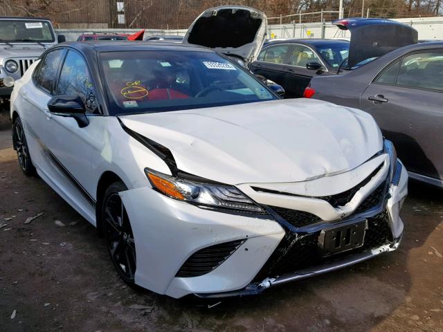 4T1B61HK2JU136817 - 2018 TOYOTA CAMRY XSE WHITE photo 1