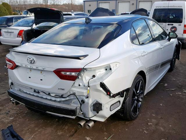 4T1B61HK2JU136817 - 2018 TOYOTA CAMRY XSE WHITE photo 4