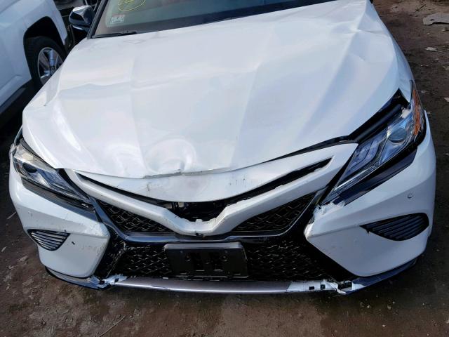 4T1B61HK2JU136817 - 2018 TOYOTA CAMRY XSE WHITE photo 7