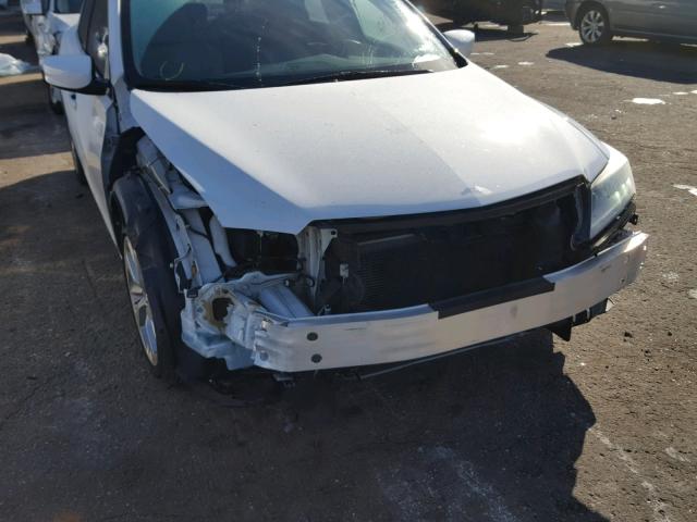 19UDE2F7XGA017672 - 2016 ACURA ILX PREMIU WHITE photo 9